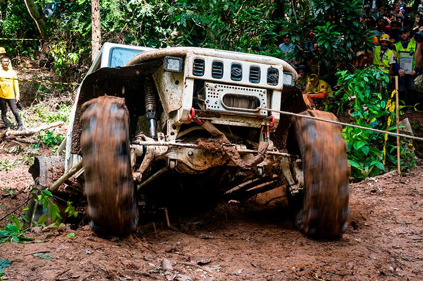 Guincho elétrico 12v em veículo off-road