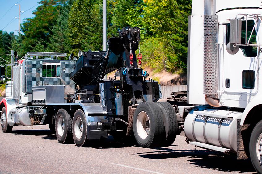 Transporte de veículo quebrado