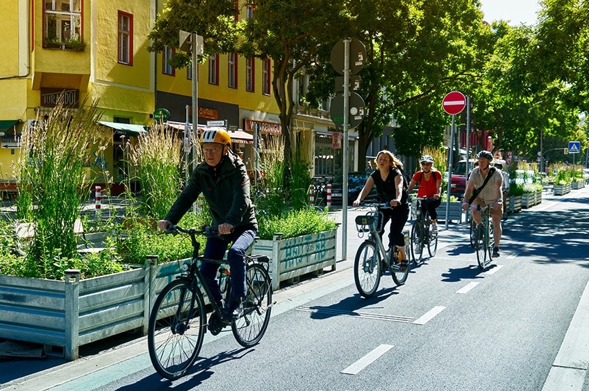 Ciclistas passeando